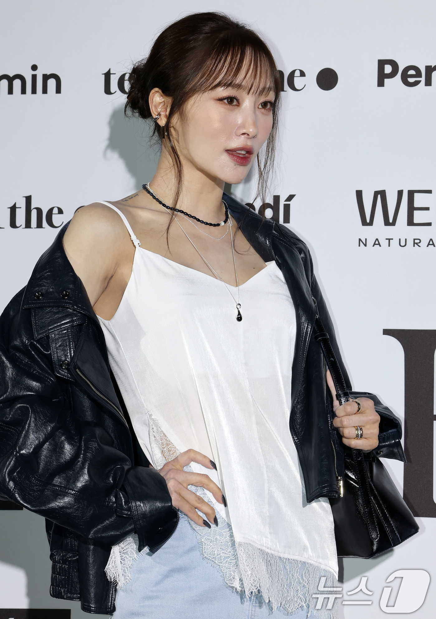 (서울=뉴스1) 김진환 기자 = 가수 니콜이 1일 서울 중구 동대문디자인플라자(DDP)에서 열린 2027 S/S서울패션위크 리이(RE RHEE) 컬렉션에 참석해 포즈를 취하고 있다 …