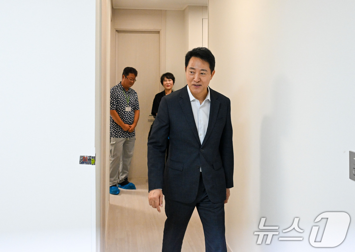 (서울=뉴스1) 최지환 기자 = 오세훈 서울시장이 1일 서울 송파구 잠실르엘에서 신혼부부 장기전세주택 미리내집 현장을 점검하고 있다. (공동취재) 2026.9.1/뉴스1