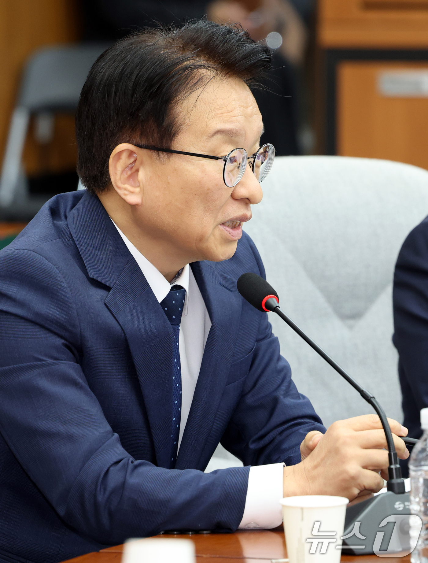 (서울=뉴스1) 황기선 기자 = 권칠승 더불어민주당 정책위의장이 1일 오전 서울 여의도 국회에서 열린 '더불어민주당-국민의힘 정책위원회 연석회의'에서 발언을 하고 있다.  2026 …