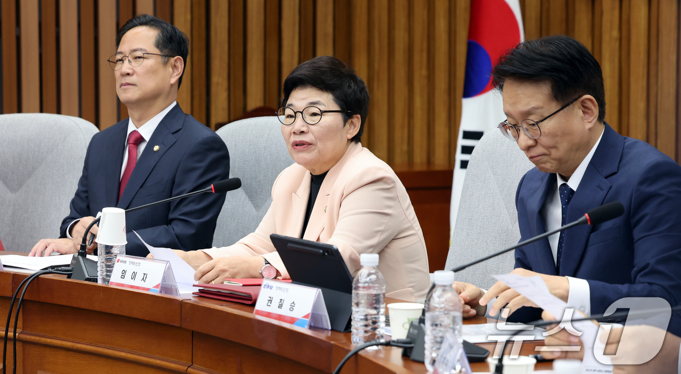 (서울=뉴스1) 황기선 기자 = 임이자 국민의힘 정책위의장이 1일 오전 서울 여의도 국회에서 열린 '더불어민주당-국민의힘 정책위원회 연석회의'에서 발언을 하고 있다. 2026.9. …