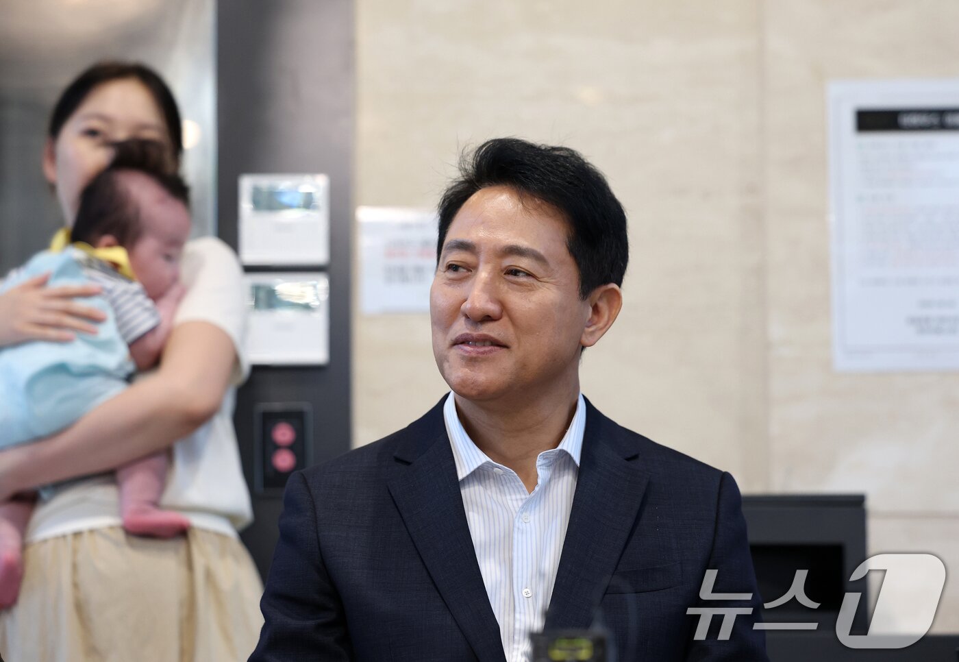 본문 이미지 - 오세훈 서울시장이 1일 서울 송파구 잠실르엘에서 신혼부부 장기전세주택 미리내집 현장 간담회를 하고 있다. (공동취재) 2026.9.1 ⓒ 뉴스1 최지환 기자