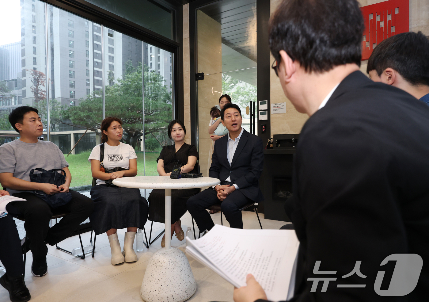 (서울=뉴스1) 최지환 기자 = 오세훈 서울시장이 1일 서울 송파구 잠실르엘에서 신혼부부 장기전세주택 미리내집 현장 간담회를 하고 있다. (공동취재) 2026.9.1/뉴스1
