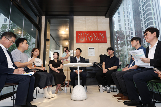 미리내집 입주 신혼부부 만난 오세훈 시장
