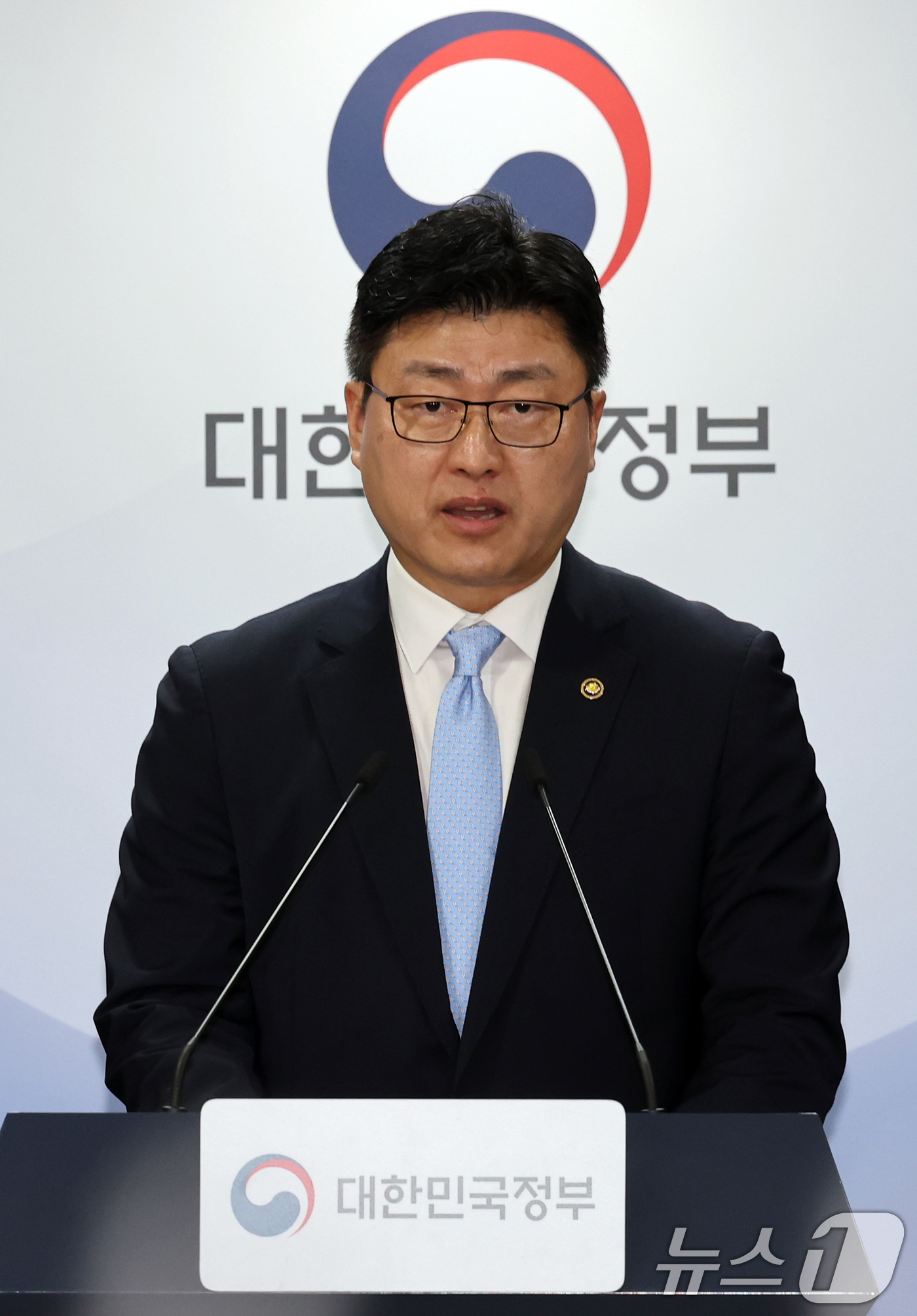 (서울=뉴스1) 이종덕 기자 = 남제헌 해양수산부 차관이 1일 서울 종로구 정부서울청사에서 2027년도 해수부 예산안 브리핑을 하고 있다. 해수는 2027년도 정부 예산안을 8조 …