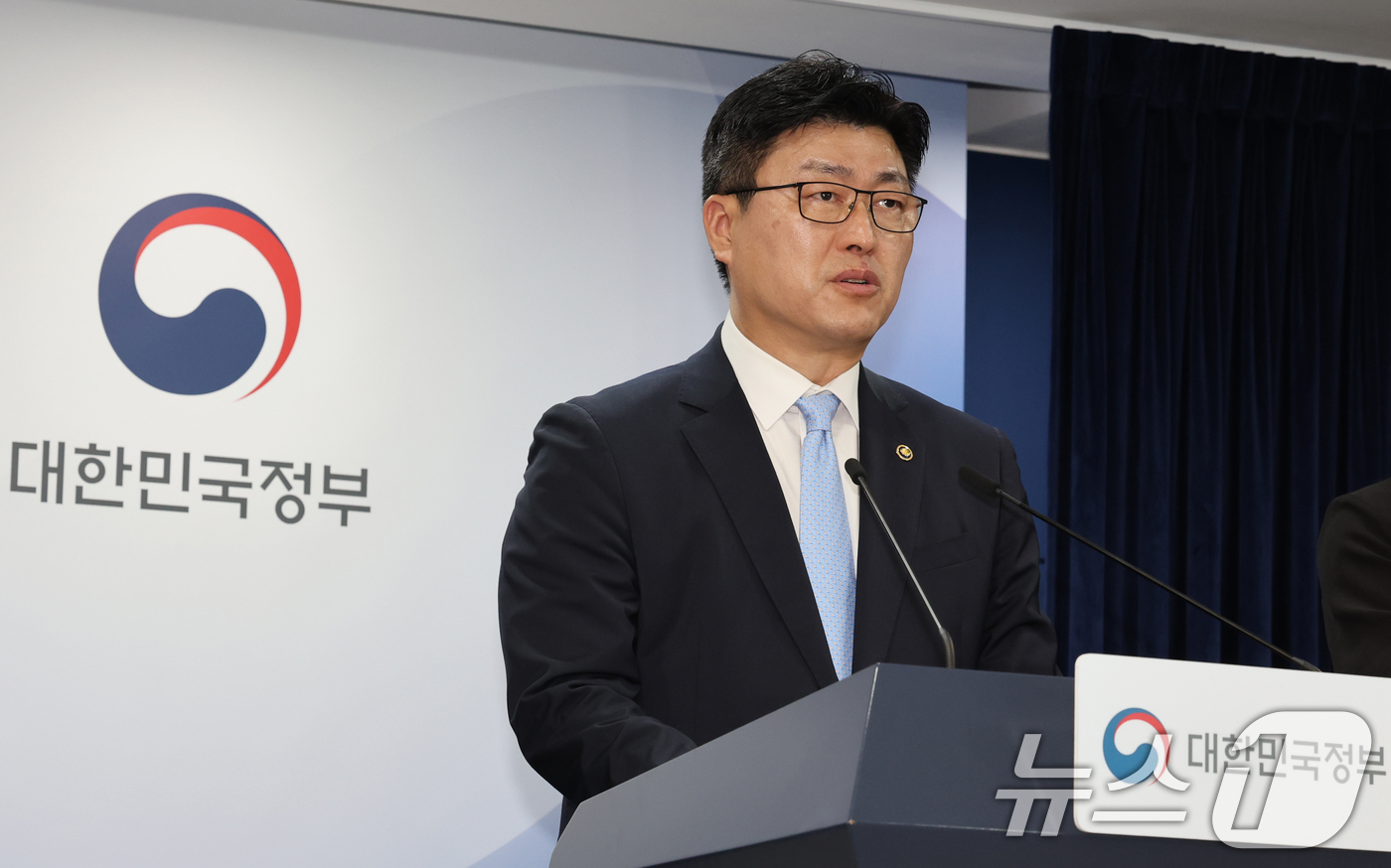 (서울=뉴스1) 이종덕 기자 = 남제헌 해양수산부 차관이 1일 서울 종로구 정부서울청사에서 2027년도 해수부 예산안 브리핑을 하고 있다. 해수는 2027년도 정부 예산안을 8조 …