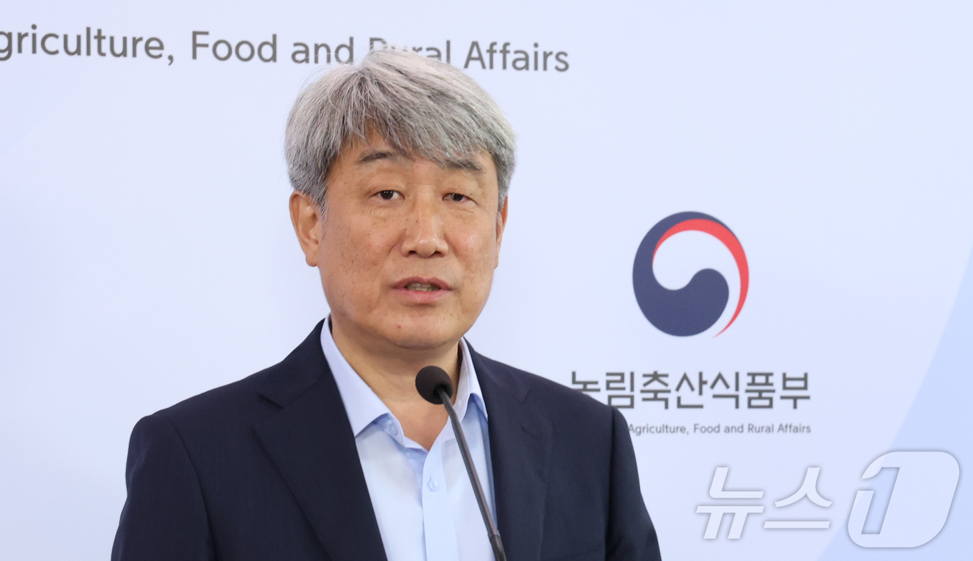 (세종=뉴스1) 김기남 기자 = 서준한 농림축산식품부 유통소비정책관이 1일 세종시 정부세종청사에서 농업·농촌 분야 추석 민생 안정 대책을 발표하고 있다.농식품부는 추석 명절 동안 …