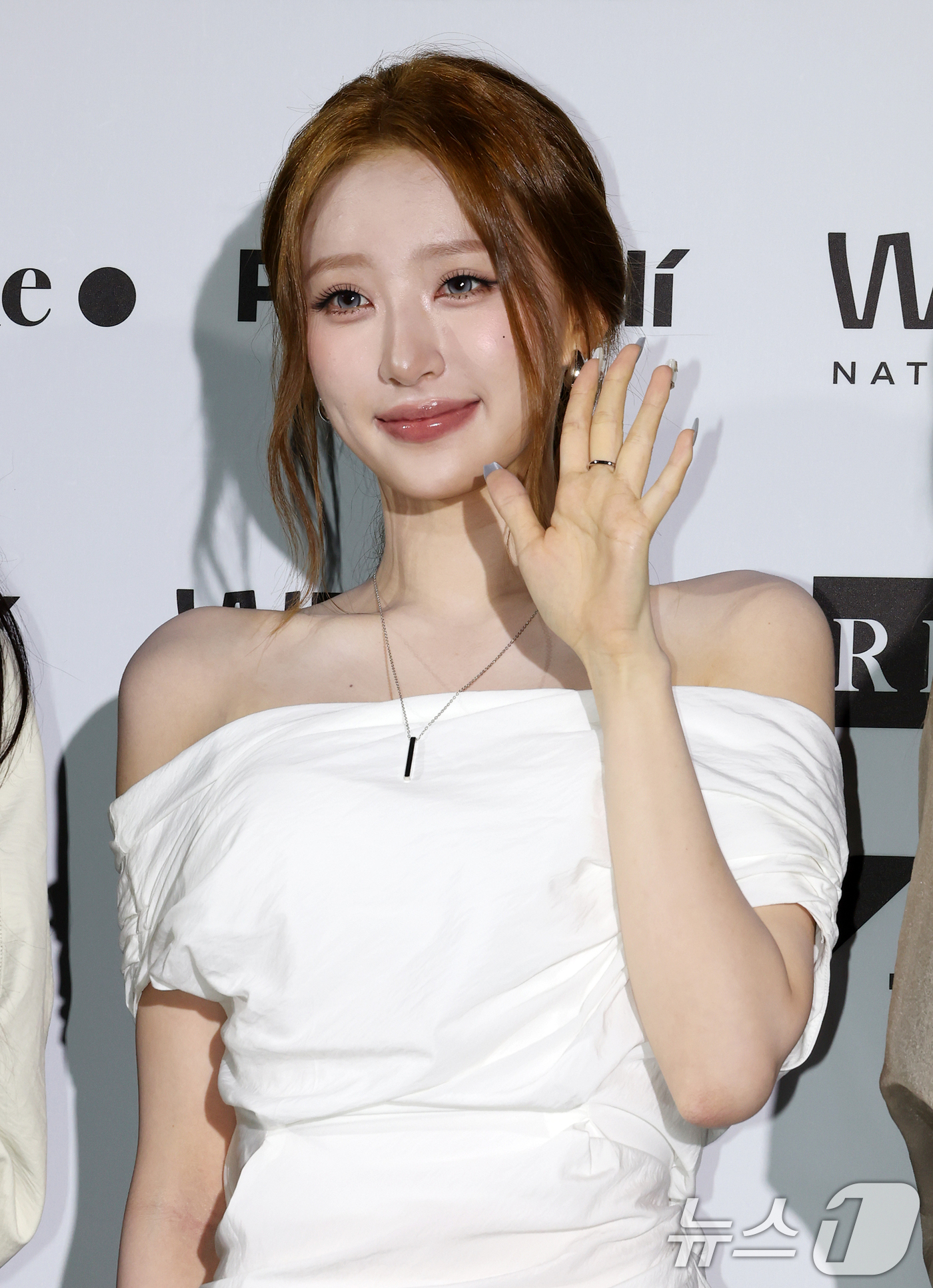 (서울=뉴스1) 김진환 기자 = 걸그룹 하이키의 휘서가 1일 서울 중구 동대문디자인플라자(DDP)에서 열린 2027 S/S서울패션위크 리이(RE RHEE) 컬렉션에 참석해 포즈를 …