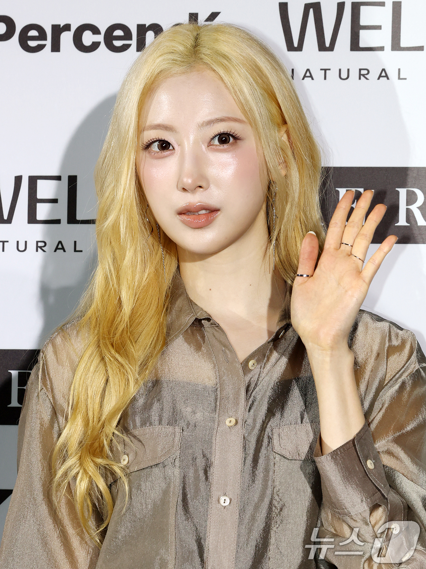 (서울=뉴스1) 김진환 기자 = 걸그룹 하이키의 리이나가 1일 서울 중구 동대문디자인플라자(DDP)에서 열린 2027 S/S서울패션위크 리이(RE RHEE) 컬렉션에 참석해 포즈를 …