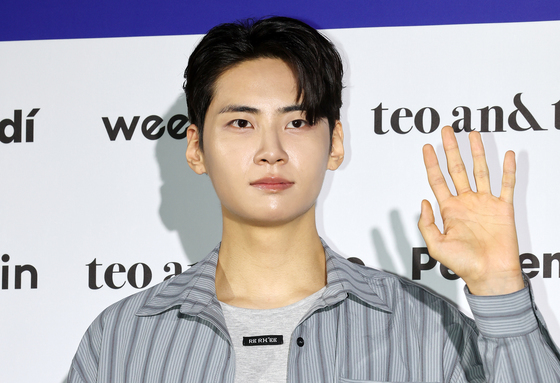 이진혁, 멋진 손인사