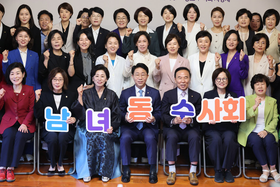 여야 여성의원 "여성 30% 이상 공천 의무화 선거법 개정 추진"(종합)