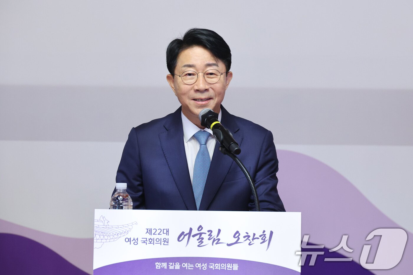 본문 이미지 - 조정식 국회의장이 1일 서울 여의도 국회 사랑재에서 열린 제22대 여성 국회의원 어울림 오찬회에서 인사말을 하고 있다. 2026.9.1 ⓒ 뉴스1 신웅수 기자