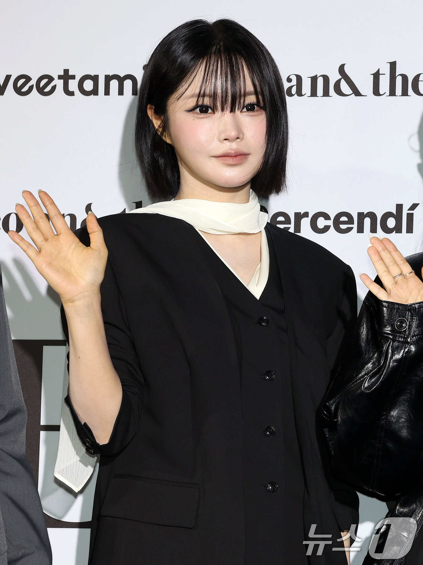 (서울=뉴스1) 김진환 기자 = 피프티피프티 키나가 1일 서울 중구 동대문디자인플라자(DDP)에서 열린 2027 S/S서울패션위크 리이(RE RHEE) 컬렉션에 참석해 포즈를 취하 …