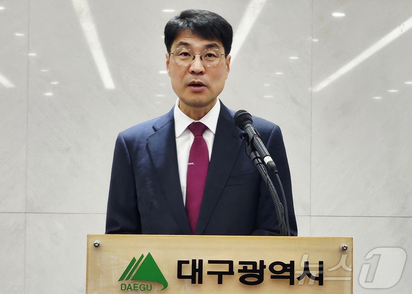 (대구=뉴스1) 남승렬 기자 = 김정기 대구시 행정부시장이 1일 오후 대구시 동인청사에서 추가경정예산 편성과 관련된 언론브리핑을 열고 민선 9기 첫 추경 편성에 대해 설명하고 있다 …