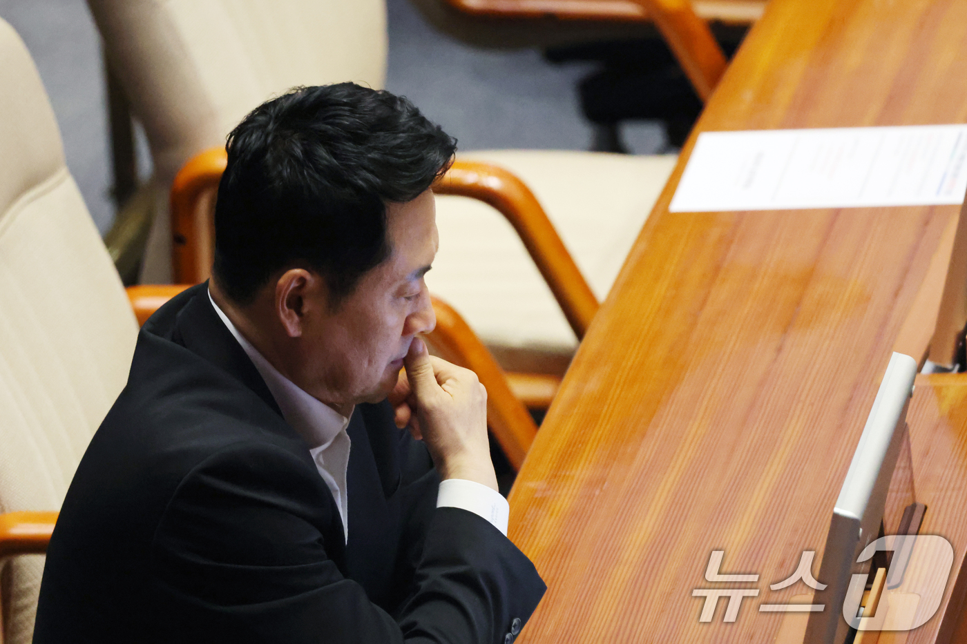 (서울=뉴스1) 황기선 기자 = 장동혁 국민의힘 대표가 1일 서울 여의도 국회에서 열린 제439회국회(정기회) 개회식에서 생각에 잠겨있다.   2026.9.1/뉴스1