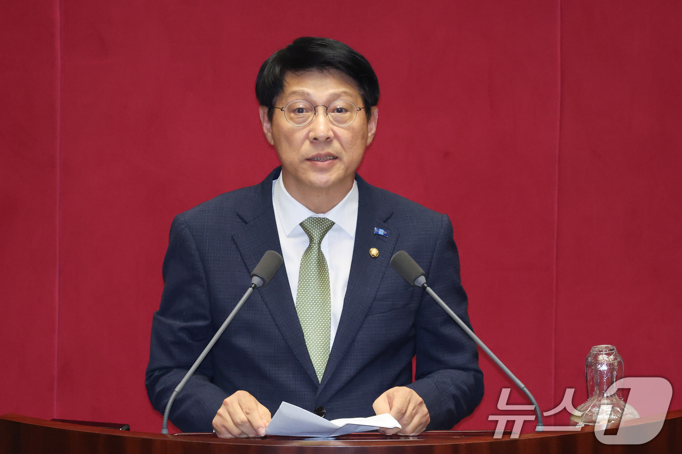 (서울=뉴스1) 신웅수 기자 = 이해민 의원 사퇴로 비례의원직을 승계한 김형연 조국혁신당 의원이 1일 서울 여의도 국회에서 열린 제439회국회(정기회) 개회식에서 인사말을 하고 있 …