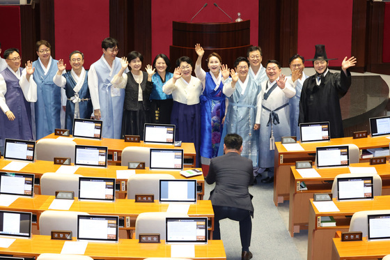 한복 입은 여야 의원들