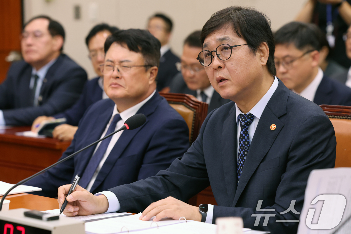 (서울=뉴스1) 황기선 기자 = 최휘영 문화체육관광부 장관이 1일 오후 서울 여의도 국회에서 열린 문화체육관광위원회 전체회의에서 의원 질의에 답하고 있다.  2026.9.1/뉴스1 …