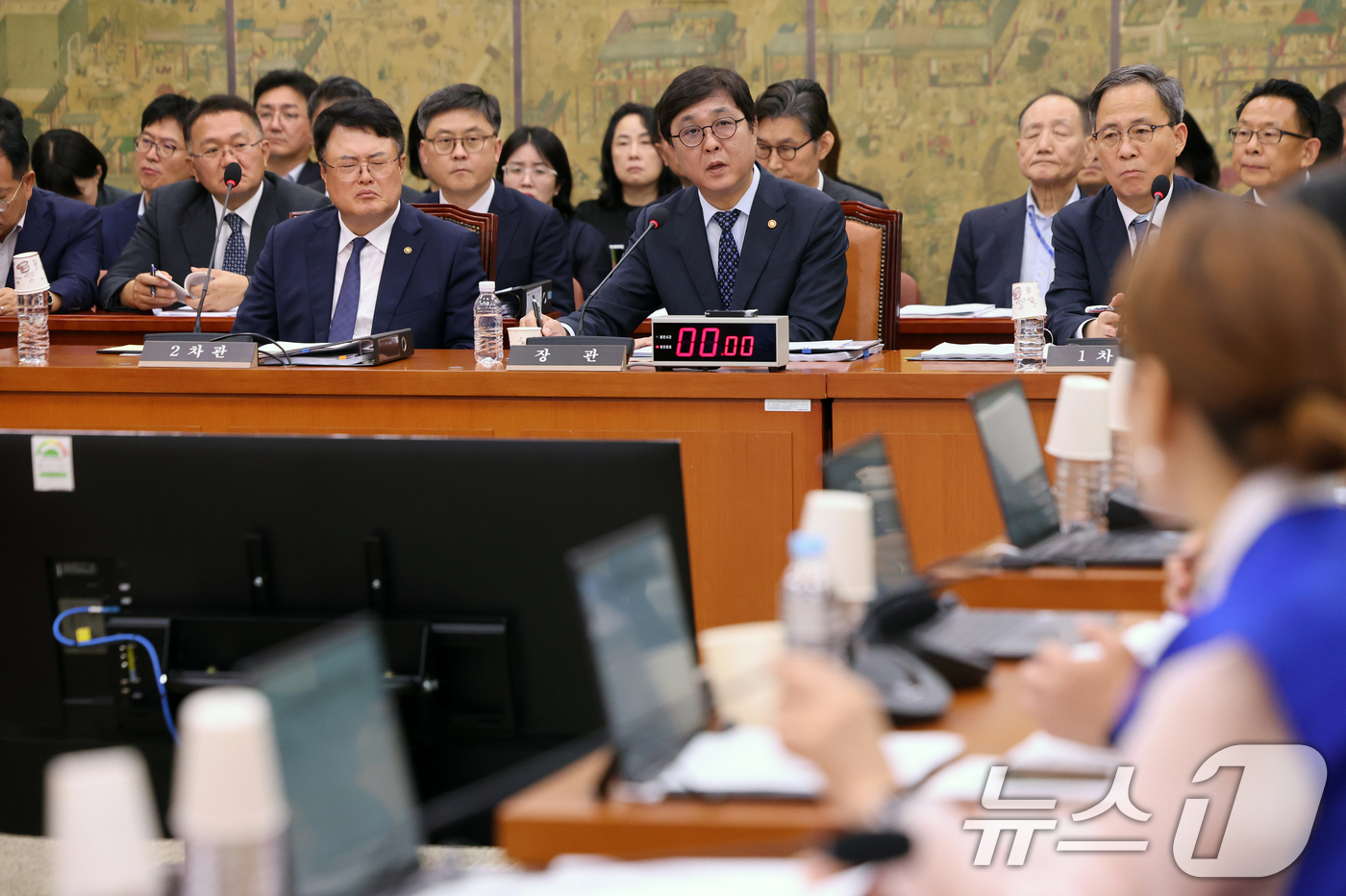 (서울=뉴스1) 황기선 기자 = 최휘영 문화체육관광부 장관이 1일 오후 서울 여의도 국회에서 열린 문화체육관광위원회 전체회의에서 의원 질의에 답하고 있다. 2026.9.1/뉴스1
