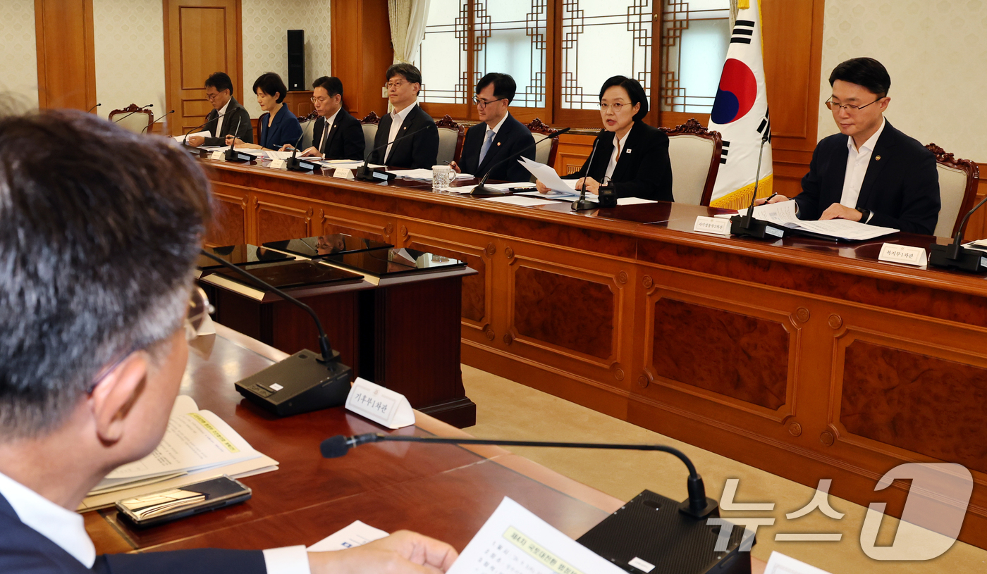 (서울=뉴스1) 이종덕 기자 = 한성숙 국무총리가 1일 서울 종로구 정부서울청사에서 열린 국토대전환 범정부 추진협의회에서 모두발언하고 있다.  2026.9.1/뉴스1