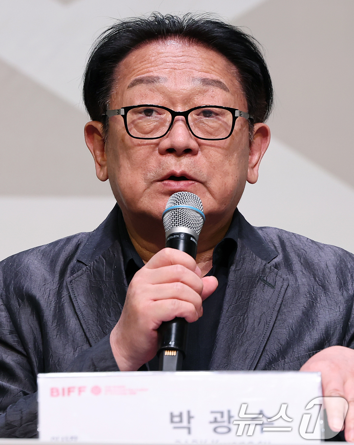 (서울=뉴스1) 김진환 기자 = 박광수 부산국제영화제 이사장이 1일 오후 서울 중구 대한상공회의소에서 열린 제31회 부산국제영화제 개최 기자회견에서 주요 선정작 등 세부 계획들을 …