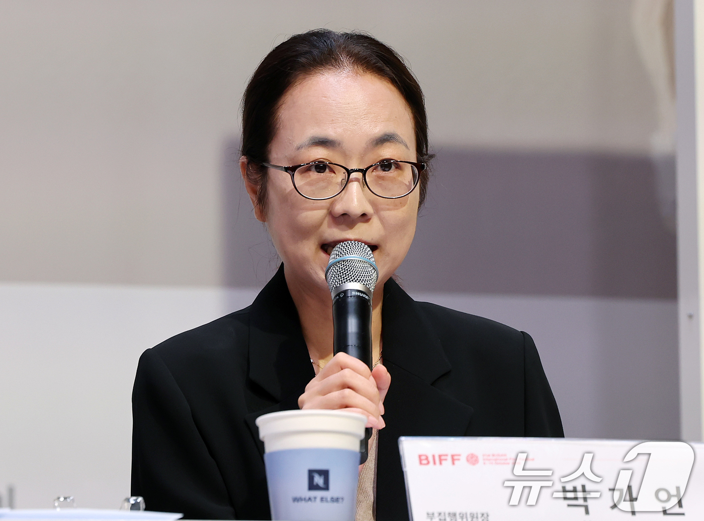 (서울=뉴스1) 김진환 기자 = 박가언 부산국제영화제 부집행위원장이 1일 오후 서울 중구 대한상공회의소에서 열린 제31회 부산국제영화제 개최 기자회견에서 주요 선정작 등 세부 계획 …