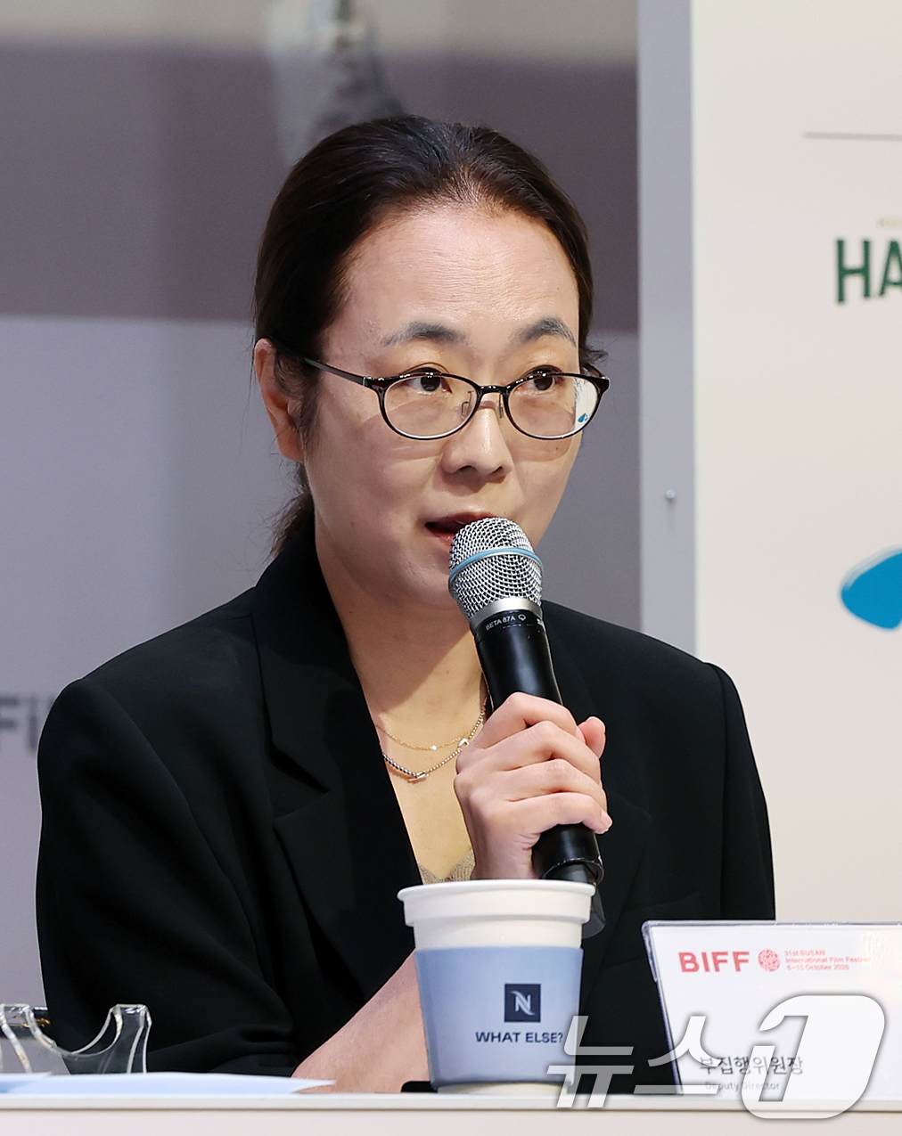 (서울=뉴스1) 김진환 기자 = 박가언 부산국제영화제 부집행위원장이 1일 오후 서울 중구 대한상공회의소에서 열린 제31회 부산국제영화제 개최 기자회견에서 주요 선정작 등 세부 계획 …