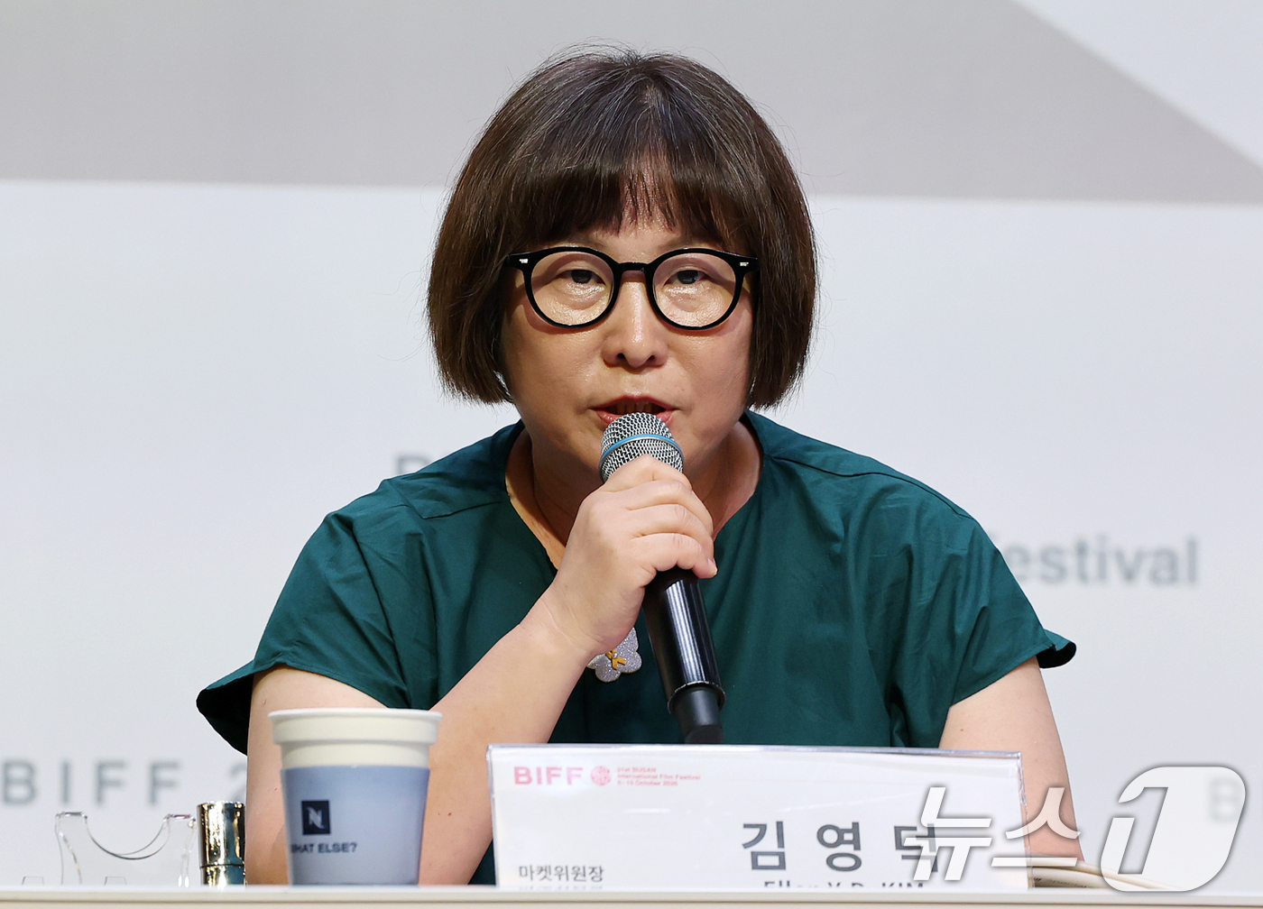 (서울=뉴스1) 김진환 기자 = 김영덕 부산국제영화제 마켓위원장이 1일 오후 서울 중구 대한상공회의소에서 열린 제31회 부산국제영화제 개최 기자회견에서 세부 계획들을 소개하고 있다 …