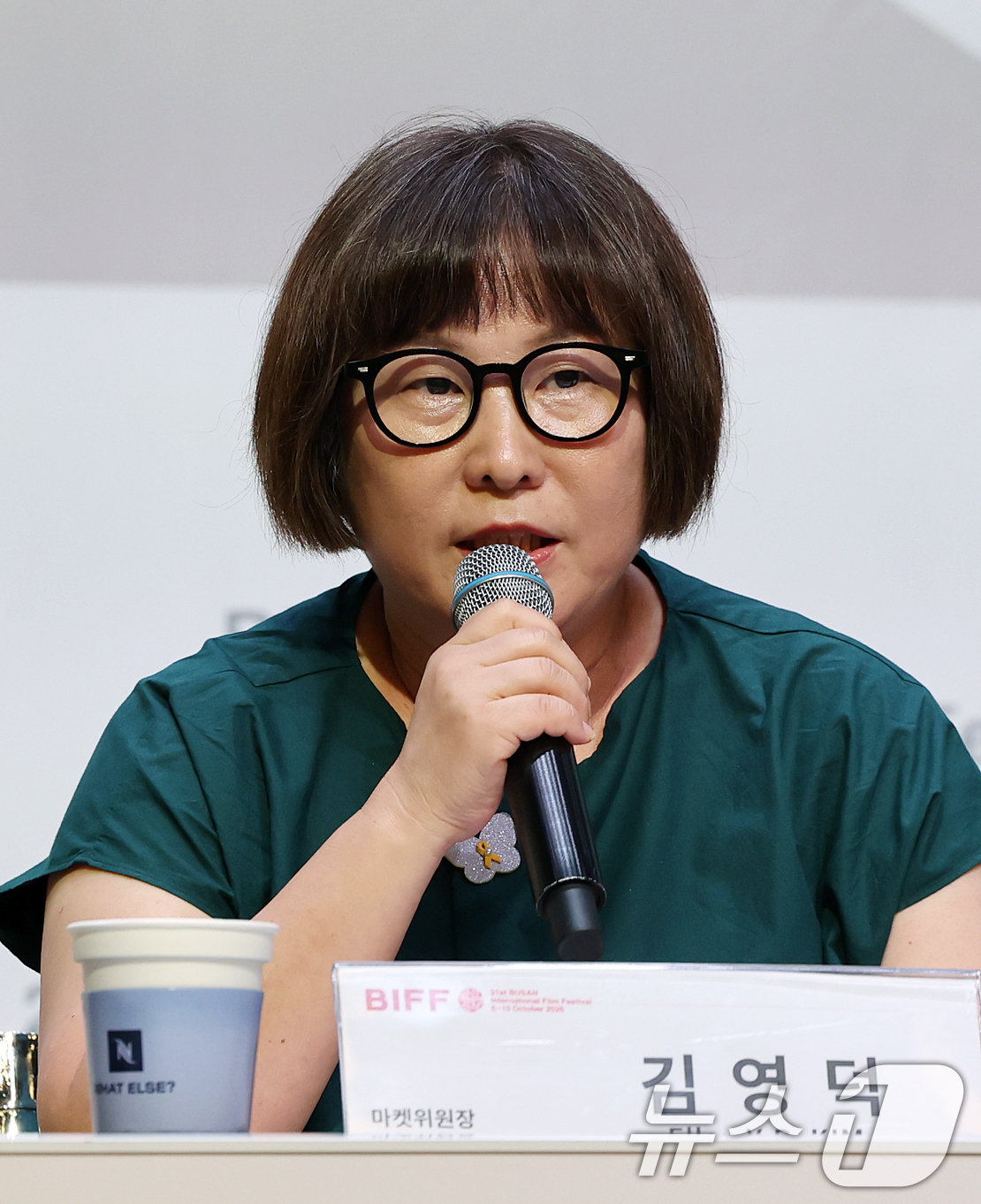 (서울=뉴스1) 김진환 기자 = 김영덕 부산국제영화제 마켓위원장이 1일 오후 서울 중구 대한상공회의소에서 열린 제31회 부산국제영화제 개최 기자회견에서 세부 계획들을 소개하고 있다 …