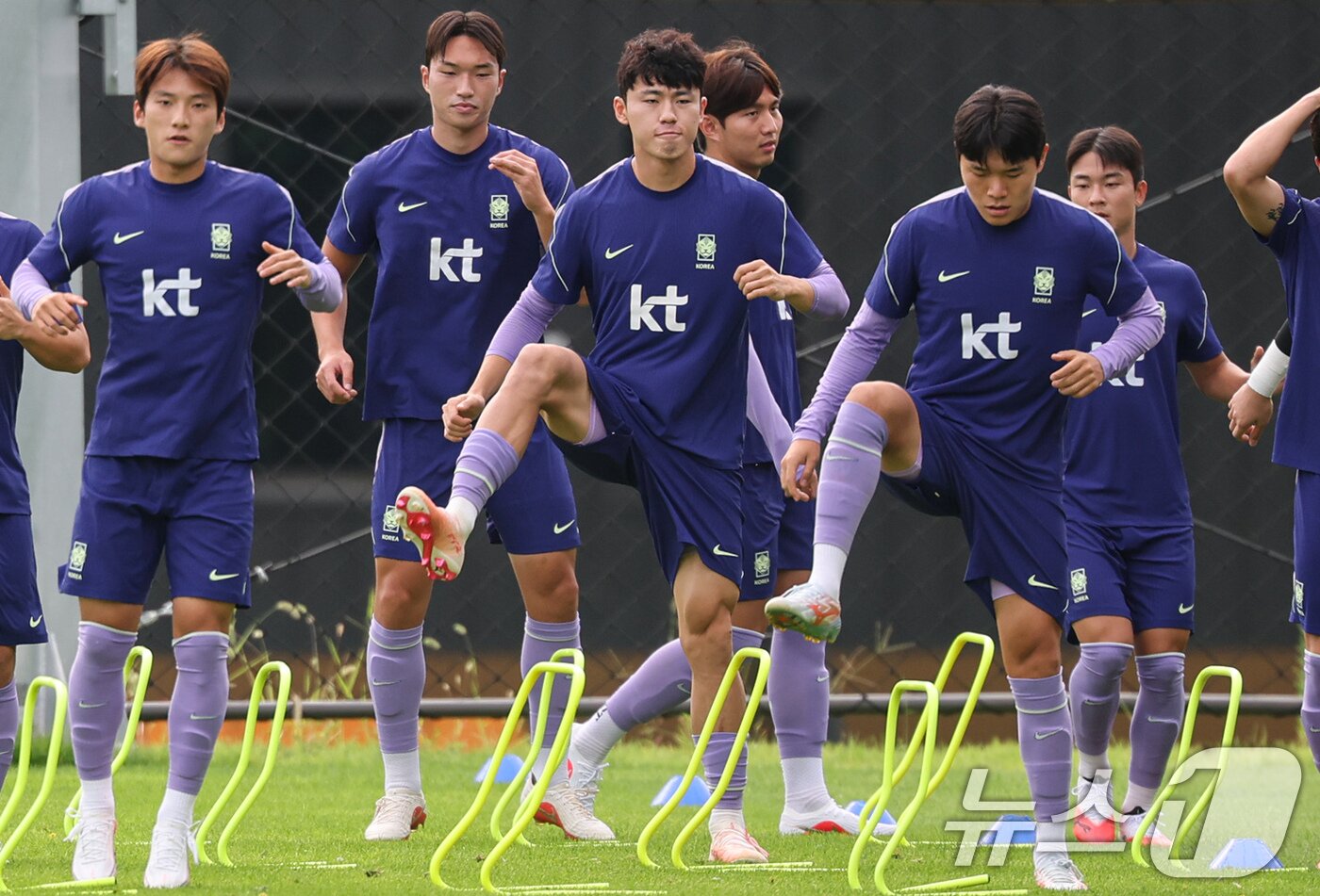 본문 이미지 - 이기혁 등 2026 아이치·나고야 아시안게임 축구대표팀 선수들이 1일 충남 천안시 코리아풋볼파크에서 훈련을 하고 있다. 2026.9.1 ⓒ 뉴스1 김도우 기자