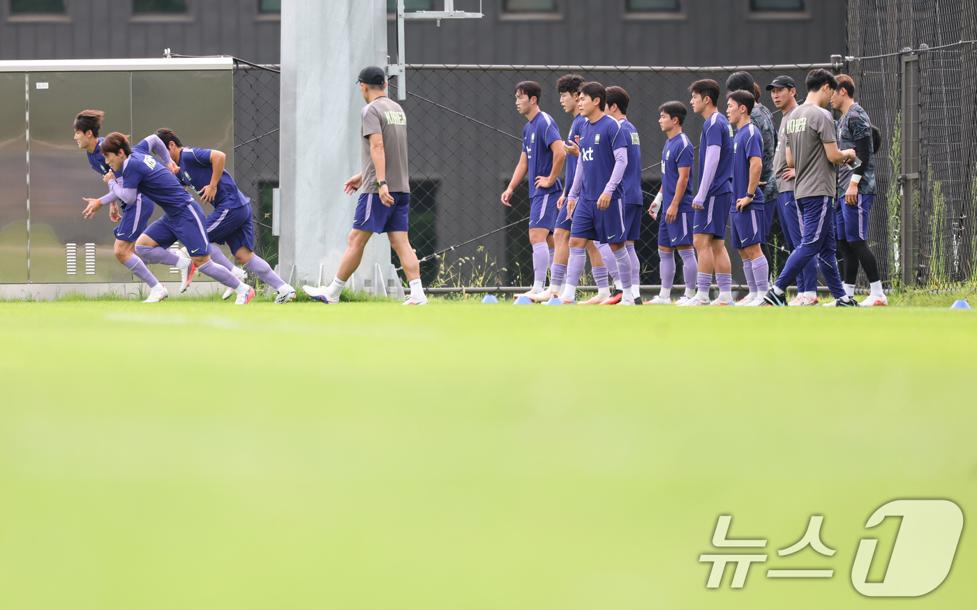 (천안=뉴스1) 김도우 기자 = 2026 아이치·나고야 아시안게임 축구대표팀 선수들이 1일 충남 천안시 코리아풋볼파크에서 훈련을 하고 있다. 2026.9.1/뉴스1