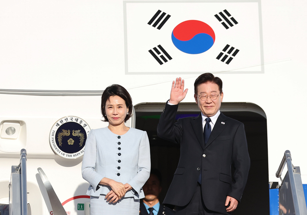 귀국하는 이재명 대통령