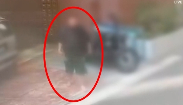 '냉동창고 살인' 카페 사장 체포, 남성 2명과 등장…"알리바이 조작 의심"[영상]