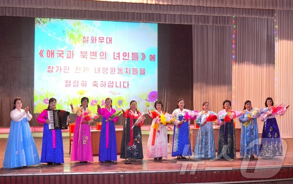(평양 노동신문=뉴스1) = 북한 노동당 기관지 노동신문은 지난 9일 전국 각지에서 정권 수립 78주년 경축행사가 진행됐다고 10일 보도했다. 청소년·학생과 조선사회주의여성동맹(여 …