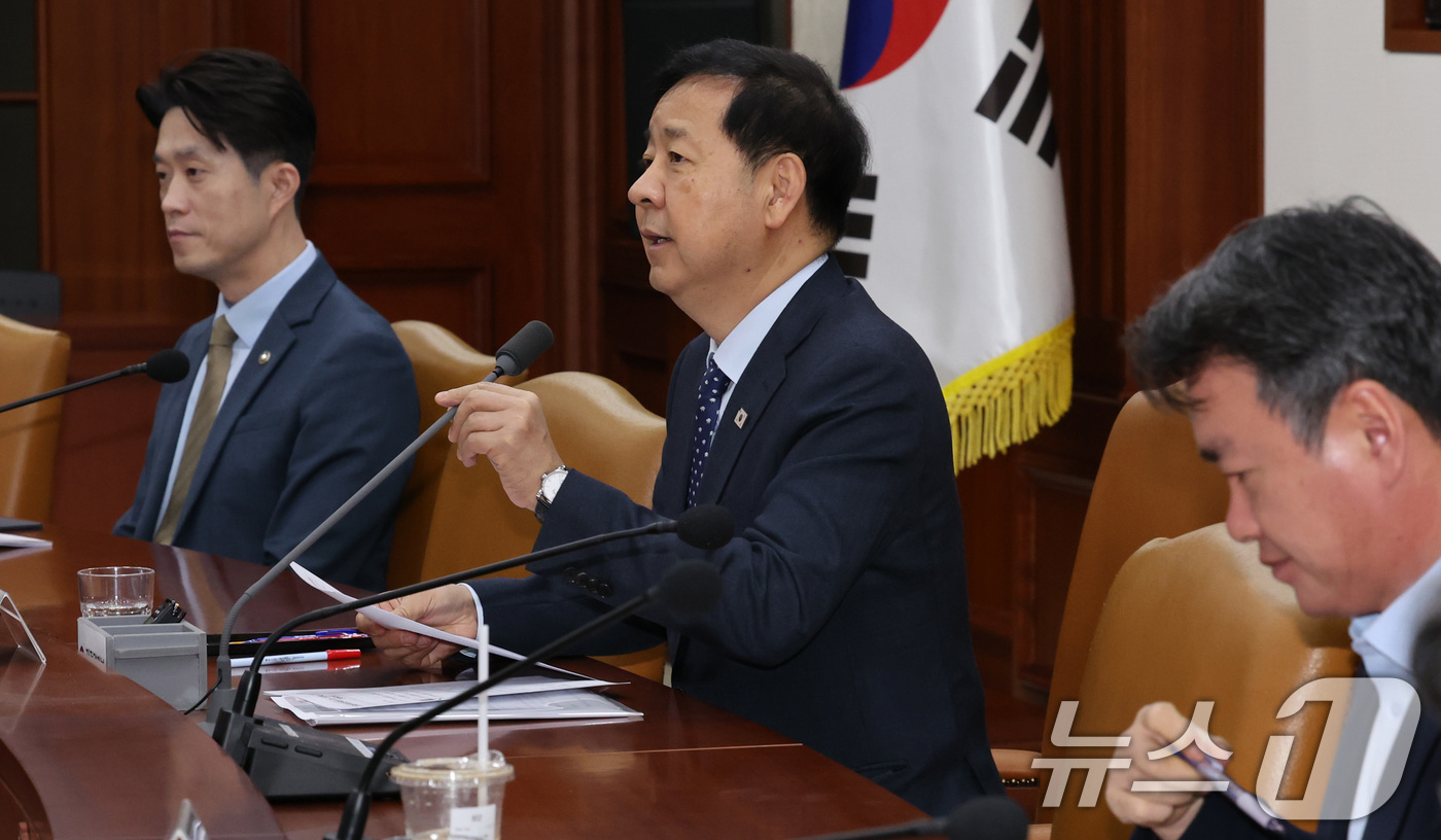 (서울=뉴스1) 이종덕 기자 = 구윤철 경제부총리 겸 재정경제부 장관이 10일 서울 종로구 정부서울청사에서 열린 경제관계장관회의 겸 구조혁신 관계장관회의에서 모두 발언을 하고 있다 …