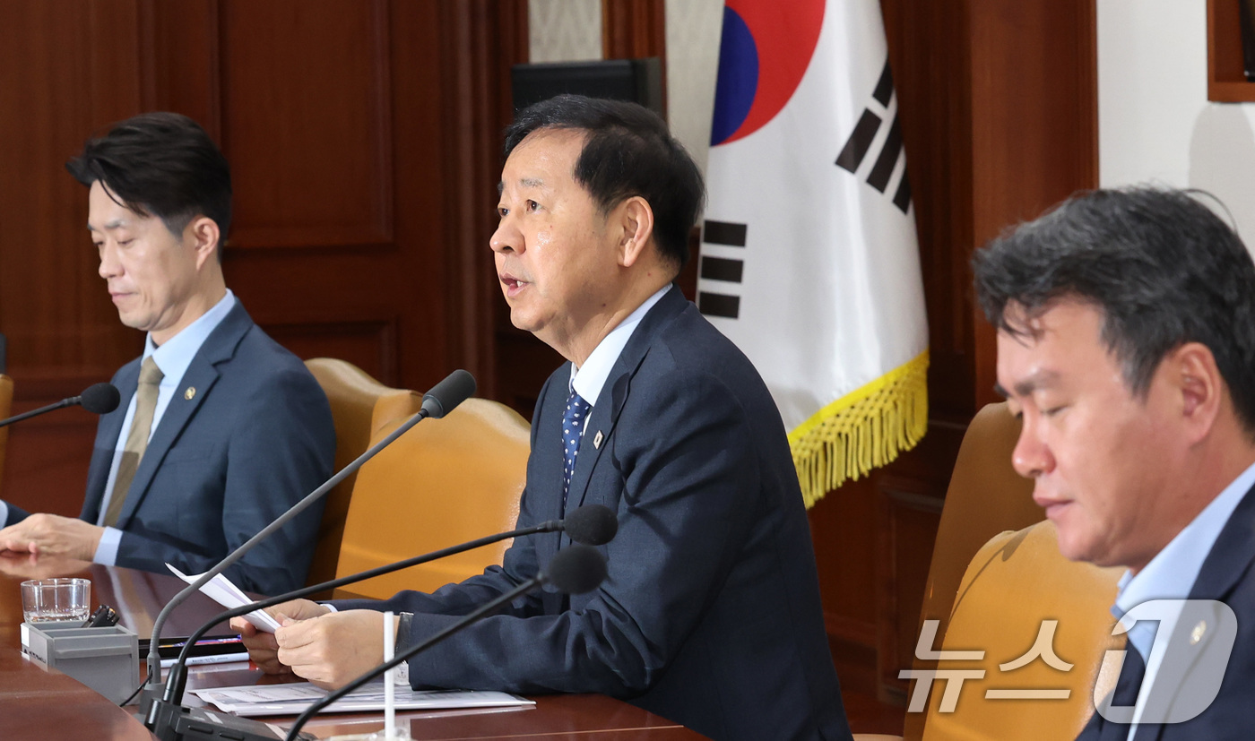 (서울=뉴스1) 이종덕 기자 = 구윤철 경제부총리 겸 재정경제부 장관이 10일 서울 종로구 정부서울청사에서 열린 경제관계장관회의 겸 구조혁신 관계장관회의에서 모두 발언을 하고 있다 …