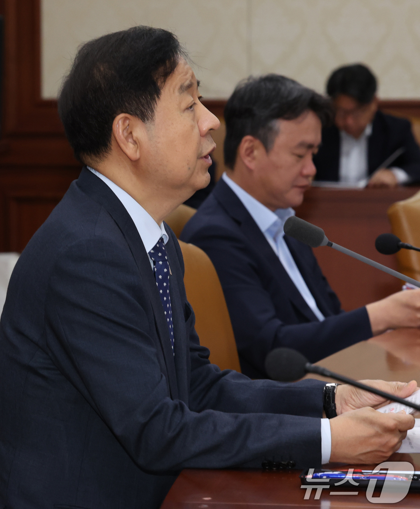 (서울=뉴스1) 이종덕 기자 = 구윤철 경제부총리 겸 재정경제부 장관이 10일 서울 종로구 정부서울청사에서 열린 경제관계장관회의 겸 구조혁신 관계장관회의에서 모두 발언을 하고 있다 …