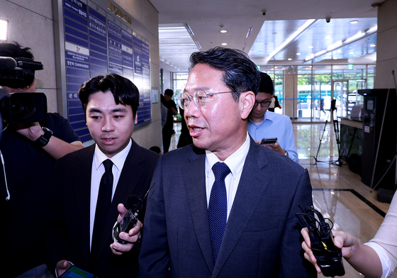인사청문회 사무실로 향하는 김승원 후보자