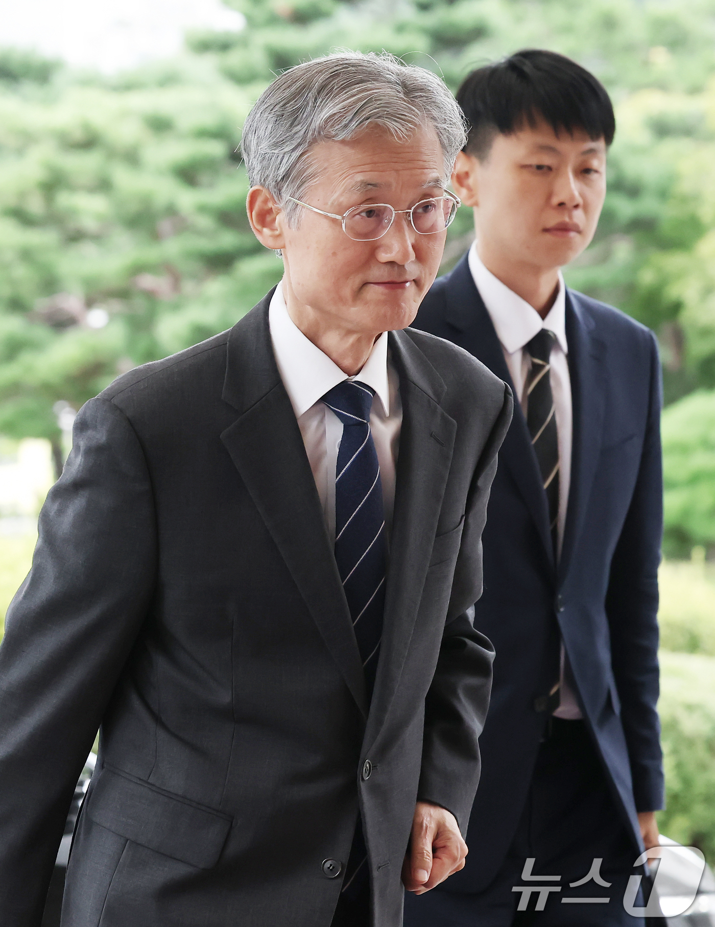 (서울=뉴스1) 김민지 기자 = 조희대 대법원장이 10일 오전 서울 서초구 대법원 청사로 출근하고 있다. 2026.9.10/뉴스1