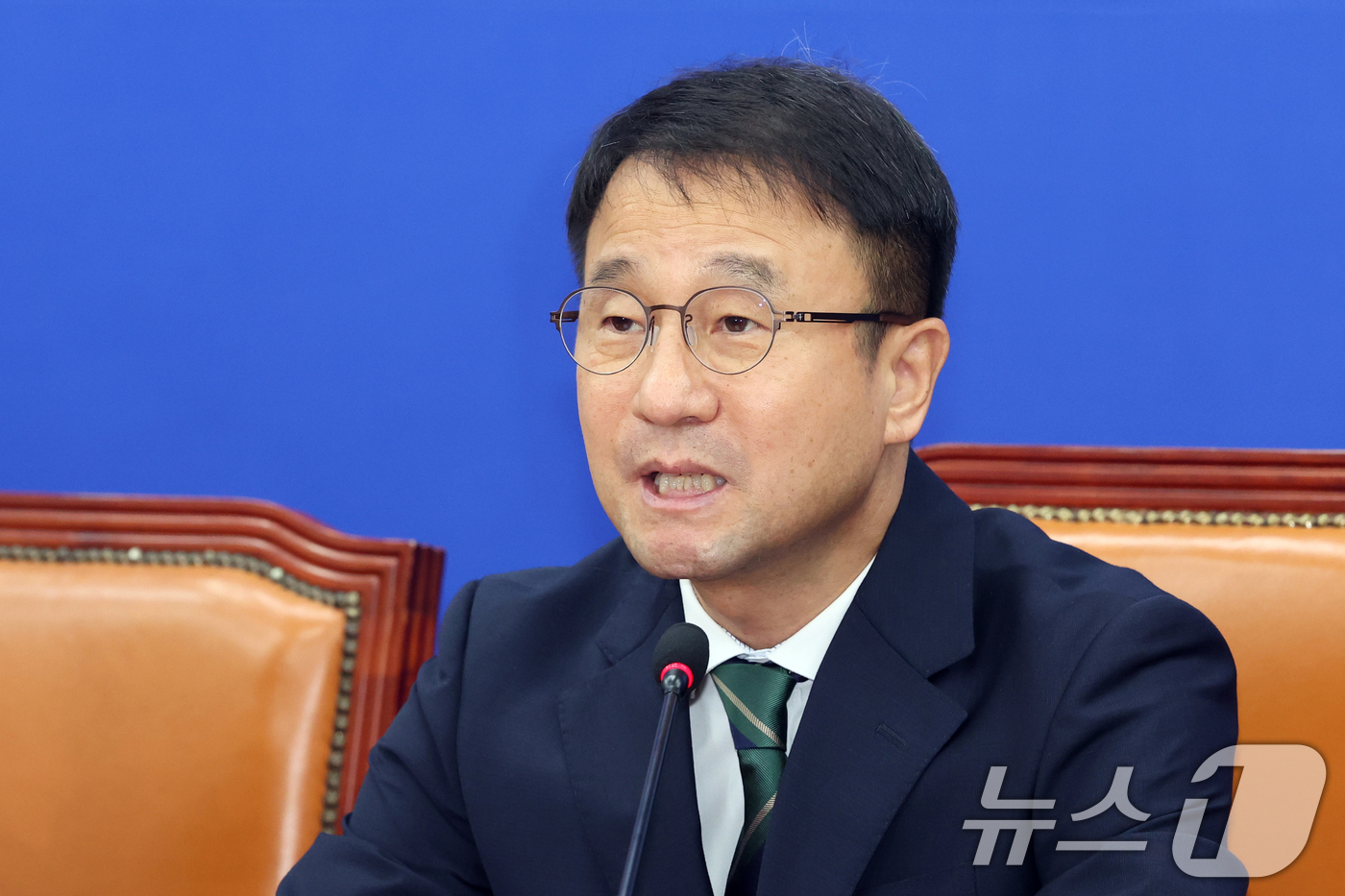 (서울=뉴스1) 황기선 기자 = 한병도 더불어민주당 원내대표가 10일 서울 여의도 국회에서 열린 정책조정회의에서 발언을 하고 있다.  2026.9.10/뉴스1