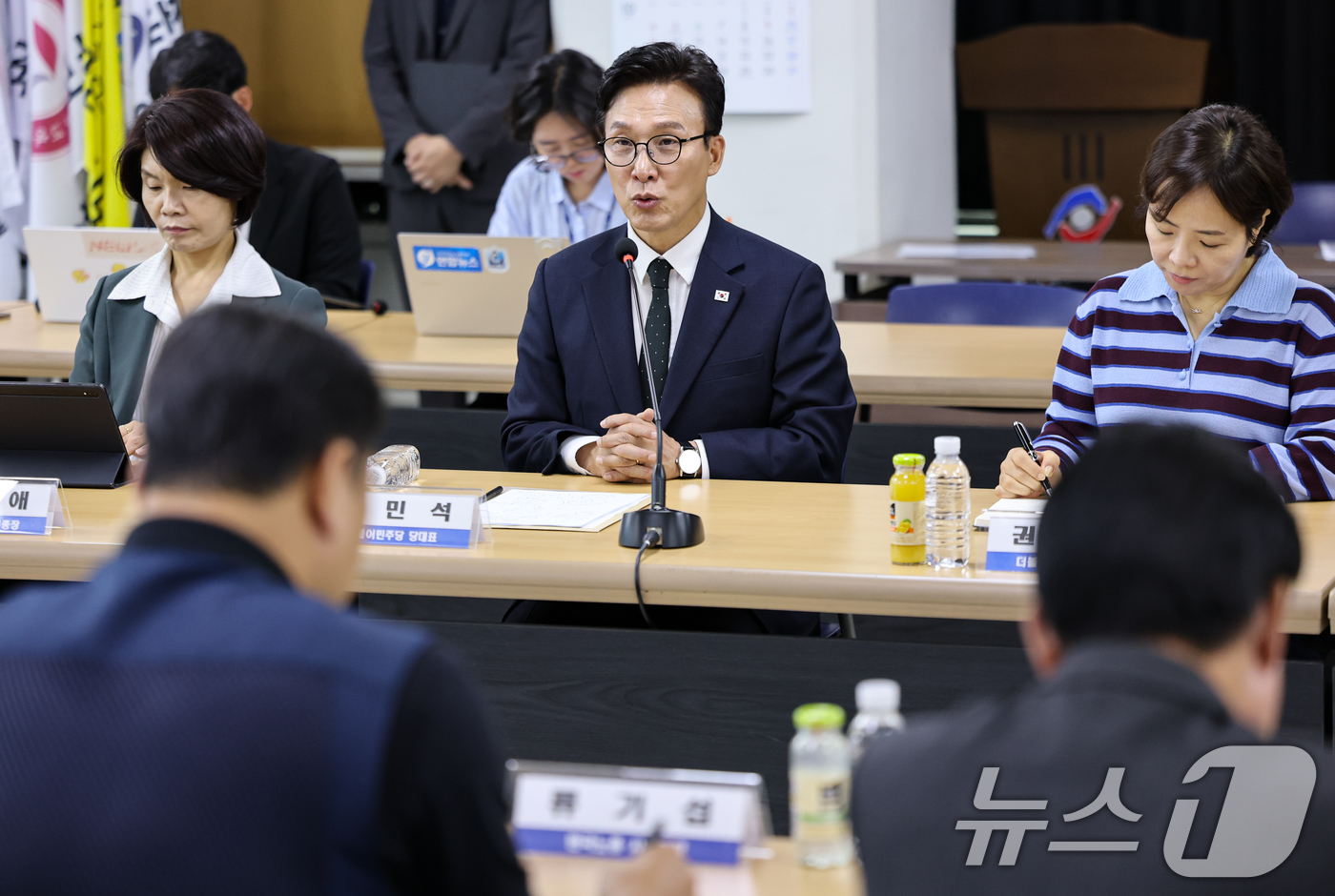 (서울=뉴스1) 김도우 기자 = 김민석 더불어민주당 대표가 10일 서울 영등포구 한국노총을 예방해 인사말을 하고 있다. 2026.9.10/뉴스1