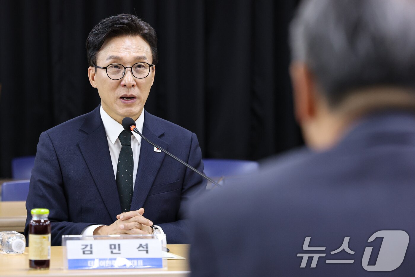 본문 이미지 - 김민석 더불어민주당 대표가 10일 서울 영등포구 한국노총을 예방해 인사말을 하고 있다. 2026.9.10 ⓒ 뉴스1 김도우 기자