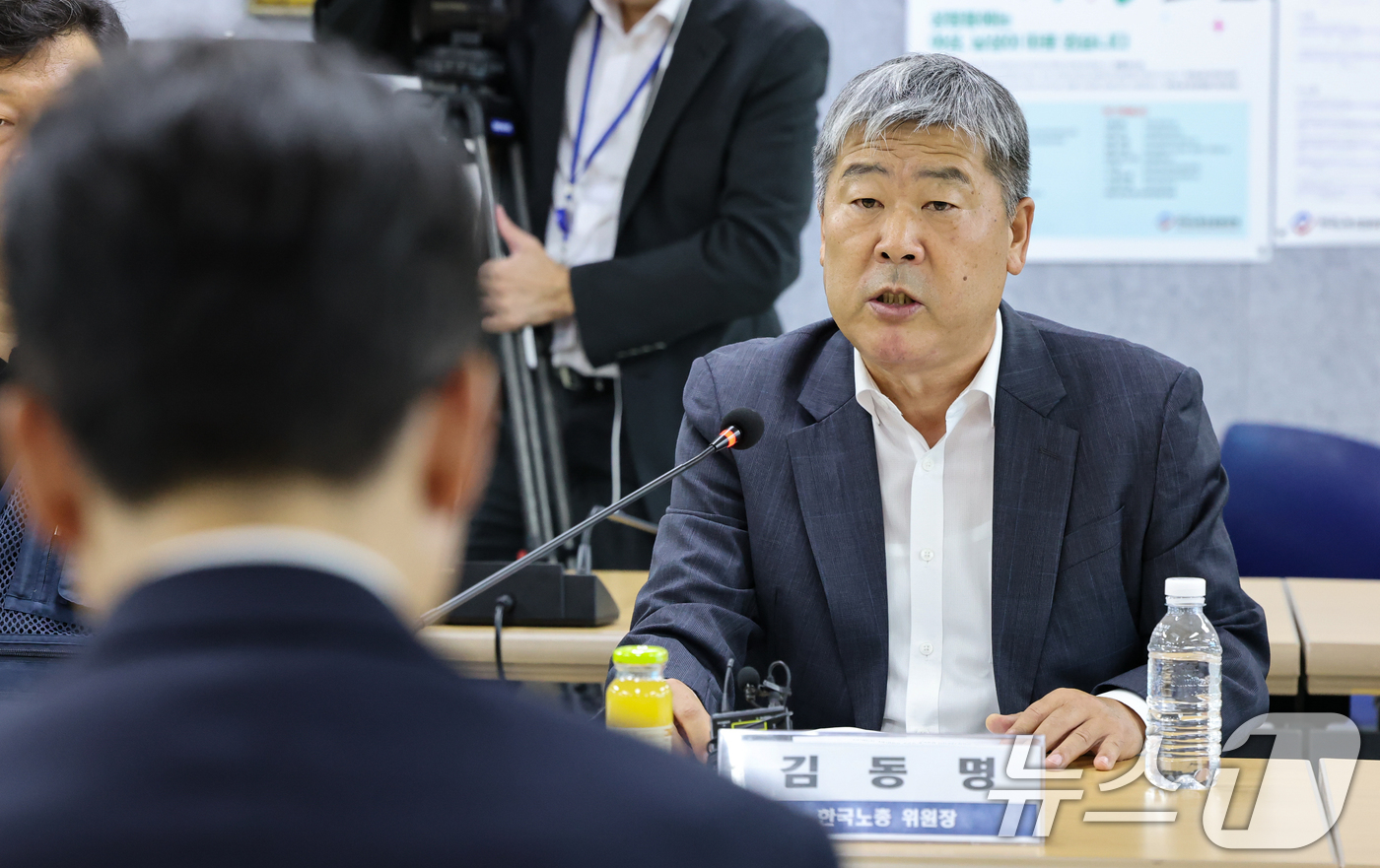 (서울=뉴스1) 김도우 기자 = 김동명 한국노총 위원장이 10일 서울 영등포구 한국노총을 예방한 김민석 더불어민주당 대표와 만남에서 인사말을 하고 있다. 2026.9.10/뉴스1