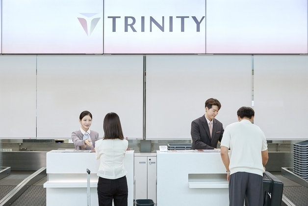 티웨이→트리니티항공 브랜드 전환 완료…새 유니폼으로 승객 맞아