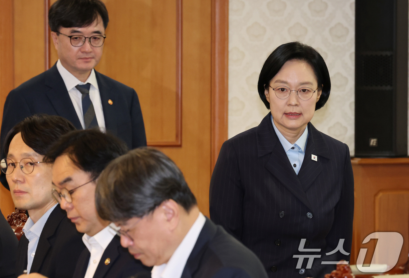 (서울=뉴스1) 이종덕 기자 = 한성숙 국무총리가 10일 서울 종로구 정부서울청사에서 열린 비상경제점검회의에 참가하고 있다. 한 총리는 호르무즈 충돌 확전 가능성에 따른 원유수급 …