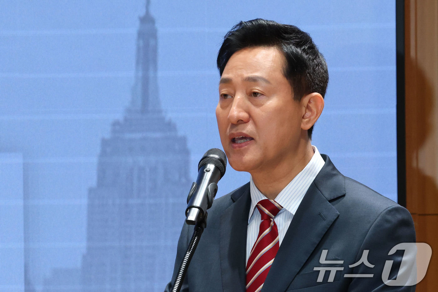 (서울=뉴스1) 이광호 기자 = 오세훈 서울시장이 10일 오전 서울시청에서 열린 'G3 서울플랜' 시민 보고회에서 건강안전도시, 동행성장도시, 주거안정도시, 기회활력도시, 공간혁신 …