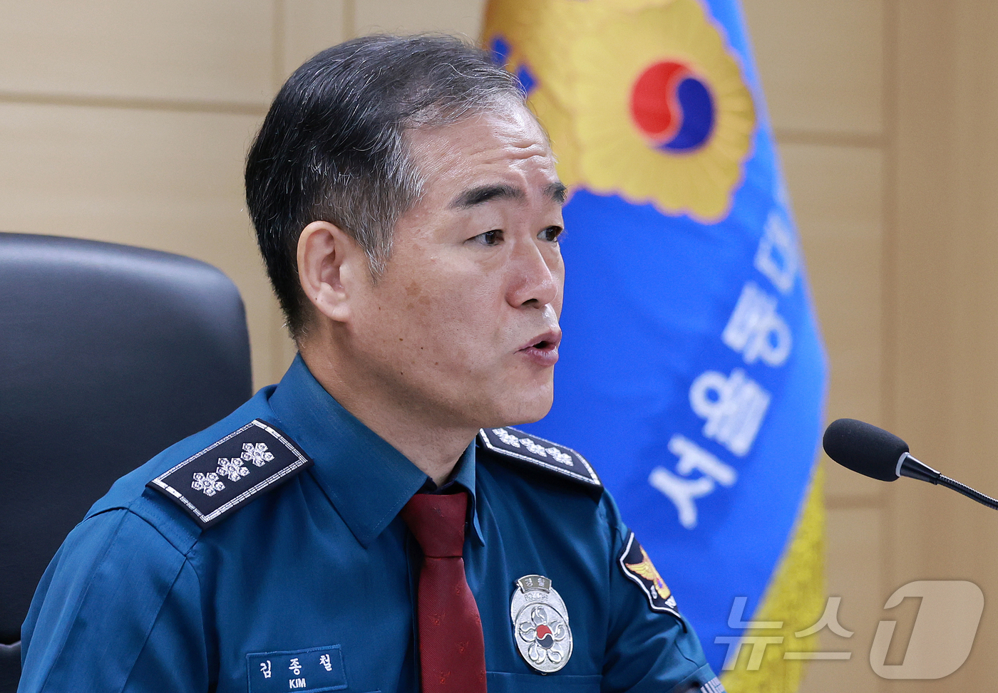 (서울=뉴스1) 이호윤 기자 = 김종철 경찰청장 직무대행이 10일 서울 동대문경찰서에서 열린 개정 형소법 시범관서 현장 수사관 간담회에 참석해 모두발언을 하고 있다. 2026.9. …