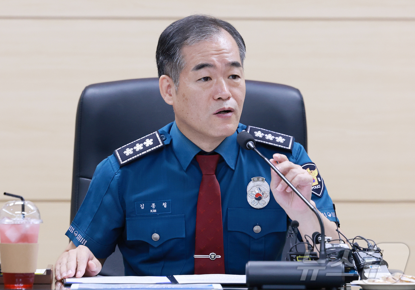 (서울=뉴스1) 이호윤 기자 = 김종철 경찰청장 직무대행이 10일 서울 동대문경찰서에서 열린 개정 형소법 시범관서 현장 수사관 간담회에 참석해 모두발언을 하고 있다. 2026.9. …