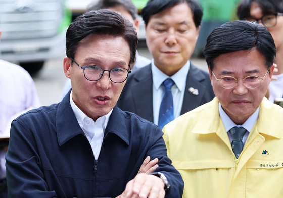 김민석, 유찬종 종로구청장과 환경미화원 업무 현황 점검