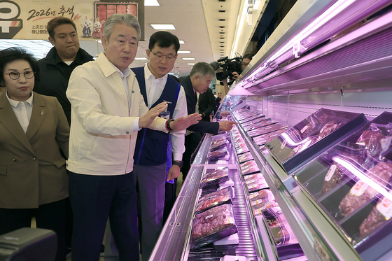 추석 한우 선물세트 점검하는 강호동 회장