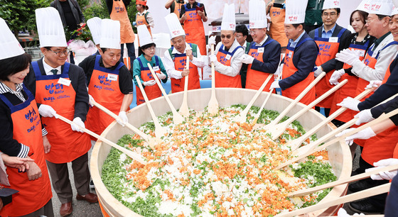 1500만 그릇 나눔 기념 비빔밥 퍼포먼스
